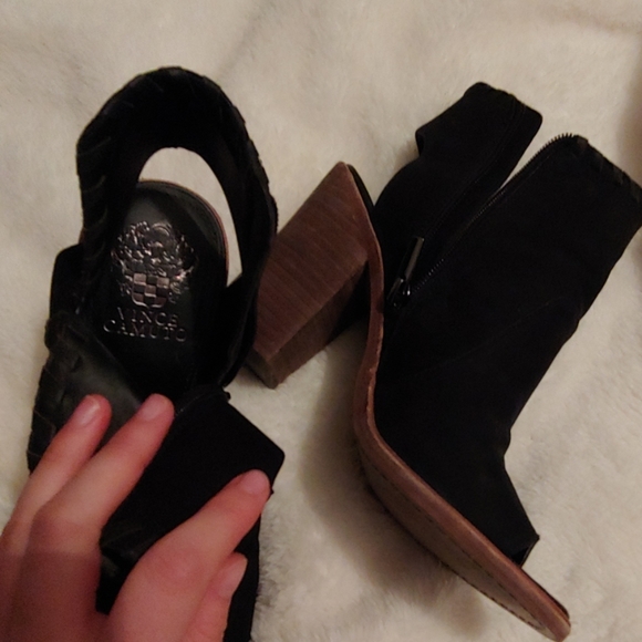 Vince Camuto Heels - Picture 3 of 4